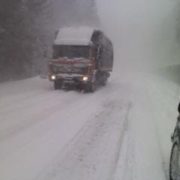 Сніговий полон: на Вишківському перевалі пасажири дві години чекали на допомогу. ФОТО