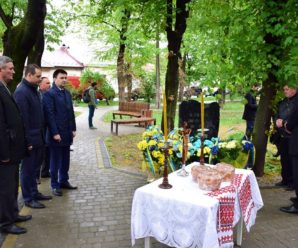 Франківська мерія ініціює створення молодіжного табору, який впорядковуватиме могили українців в Польщі