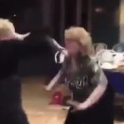 “Коли всі паски з’їдені”: танець двох дам підкорив соцмережі (відео)