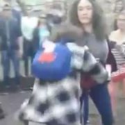 Поки натовп бездіяв: у Чернігові дівчата по-звірячому побили школярку (відео)
