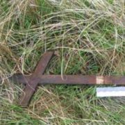 На кладовищі неповнолітній убив подругу дерев’яним хрестом