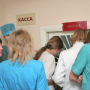 Наразі Івано-Франківськ може виплатити зарплату лише 81,8% медпрацівників