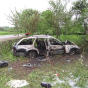 У трагічній ДТП на Коломийщині загинула дівчина-водій, а пасажирка потрапила до лікарні (фото)