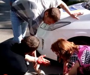І поліція робить помилки: у Запоріжжі під колеса поліцейської машини потрапила жінка. ВІДЕО 18+