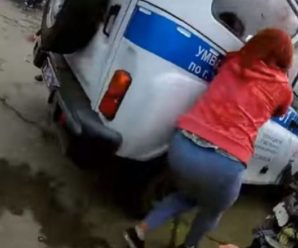 Помстились поліції: В Росії діти розгромили машину правоохоронців (відео)