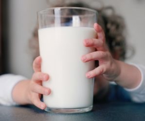 Медики розповіли, як коров’яче молоко впливає на здоров’я дітей