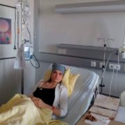 Онкохворій журналістці Оксані Кваснишин призначили операцію – жінка просить помолитися за неї