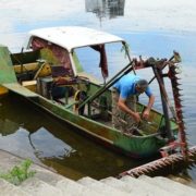 В Івано-Франківську нарешті почистять міське озеро (фоторепортаж)