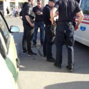 В центрі Івано-Франківська компанія п’яного «бидла» кидалася на перехожих (фото)
