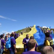 Рекорд на Говерлі: на вершині розгорнули найбільший прапор України (фото+відео)