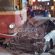 За кермом авто, яке врізалося в трамвай у Києві, був народний депутат, – ЗМІ