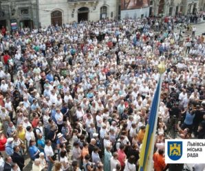 Захід повстав! У Львові тисячі людей вийшли на площу проти “геноциду” Гройсмана! (ФОТО+ВІДЕО)