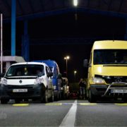 Нововведення: На кордоні автівки з польськими номерами чекатимуть окремо