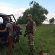 Пройшов понад 300 кілометрів: школяр із Прикарпаття пішки вирушив до Польщі, щоб заробити гроші для лікування oнкoхвoрoї мами (відео)