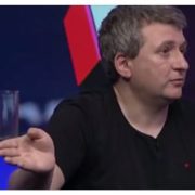 Відомого блогера вигнали з ефіру за відмову говорити українською мовою: мережа кипить