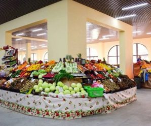 Вітамінний бум: скільки коштують сезонні фрукти та овочі на прилавках супермаркету та ринку у Франківську