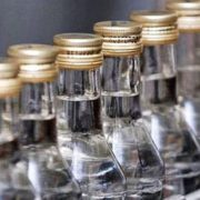 Незаконний алкоголь: прикарпатець купляв підроблені акцизні марки та продав спиртну продукцію