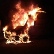 Небезпечний вогонь: вночі у Коломиї горів мікроавтобус