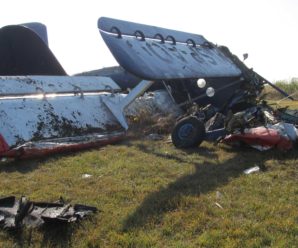 Біля Коломиї розбився літак: троє осіб травмовано