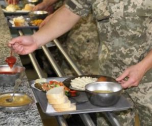 Солдат показав, чим годують в армії: соцмережі в шоці