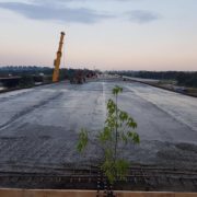 Швидкими темпами: буковелівська фірма ПБС вже до 28 серпня планує завершити будівництво мосту в Драгомирчанах