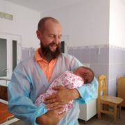 Доброволець АТО Олег Бутусін, що переїхав на Прикарпаття з Росії, 11 раз став батьком