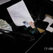 Іванофранківець повернув власнику знайдену сумку з документами та 1300 доларами (фото)