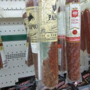 “Свіжачок”: прикарпатські супермаркети продовжують торгувати запліснявілими продуктами. ФОТО