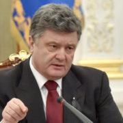 Заява президента України Петра Порошенка про зміну статуса АР Крим викликала пaнiку в Росії