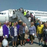 “Безвізові” бабусі, які поставили на вуха увесь аеропорт, розповіли подробиці своїх єврогастролів (відео)