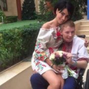 “Вона підніме його на ноги”: Мережа зворушила весілля українського бійця