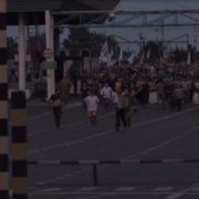 “11 поліцейських травмовані…”: з бiйкою та без документів, натовп виніс Саакашвілі через кордон(відео)