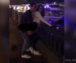 Культура пре через вуха! У Москві молода пара серед перехожих зайнялася сексом