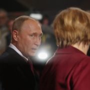 Меркель переконала Путіна змінити “миротворчий” план на Донбасі