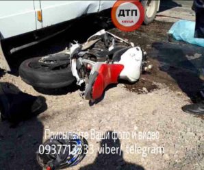 На Прикарпатті зіштовхнулись Yamaha R6 та Mercedes, водій мотоцикла не дожив до швидкої (ФОТО)
