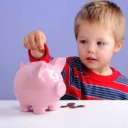 В Україні змінили правила виплати грошей при народженні дитини