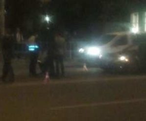 Нічна аварія у Франківську: на вулиці Галицькій автомобіль збив жінку (фото)