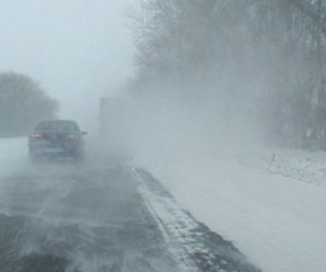 У Яремчі сніжить: патрульні попередили про ускладнення руху на прикарпатських дорогах