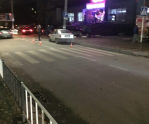 Вечірня аварія: у Франківську на переході переїхали дівчину