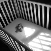 На Прикарпатті у сім’ї, в якій помер однорічний хлопчик, уже помирала дитина