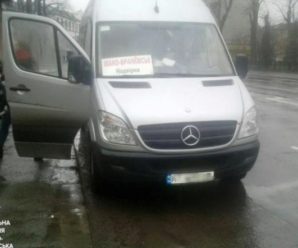 В Івано-Франківську патрульні зняли з маршруту автобус, яким керував водій без документів