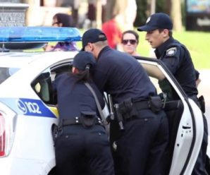 Нові права поліцейських: Без суперечок, без причин зупинки та відеозйомки