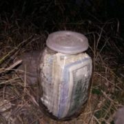 На Тернопільщині чоловік викопав банку в якій знаходилось 20 тисяч доларів