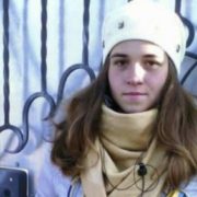 Ця 17-річна дівчина змушена була переїхати із Луганщини через цькування за патріотичні погляди