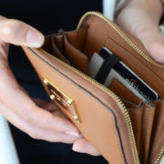 Мешканка Прикарпаття вкрала гаманець, що випав з чужої сумки
