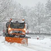 ДТП у Франківську: під колесами снігоприбиральної техніки опинилася 24-річна жінка