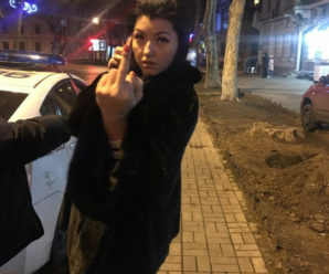 “Бл # дь, ви що, охреніли взагалі?”: Зупинена за п’яне водіння співробітниця одеської мерії Тірновенко ображає поліцейських. ВІДЕО