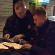 “З дівчиною у службовому автомобілі”: У Львові впіймали п’яного поліцейського за кермом