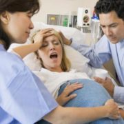 Пекельна медицина: криворукі лікарі обезголовили немовля