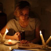 Запасайтеся свічками: електрика стане недоступною для українців